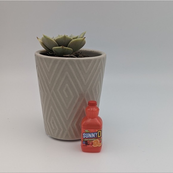 Zuru Mini Brands Sunny D Drink Toy - Picture 1 of 3